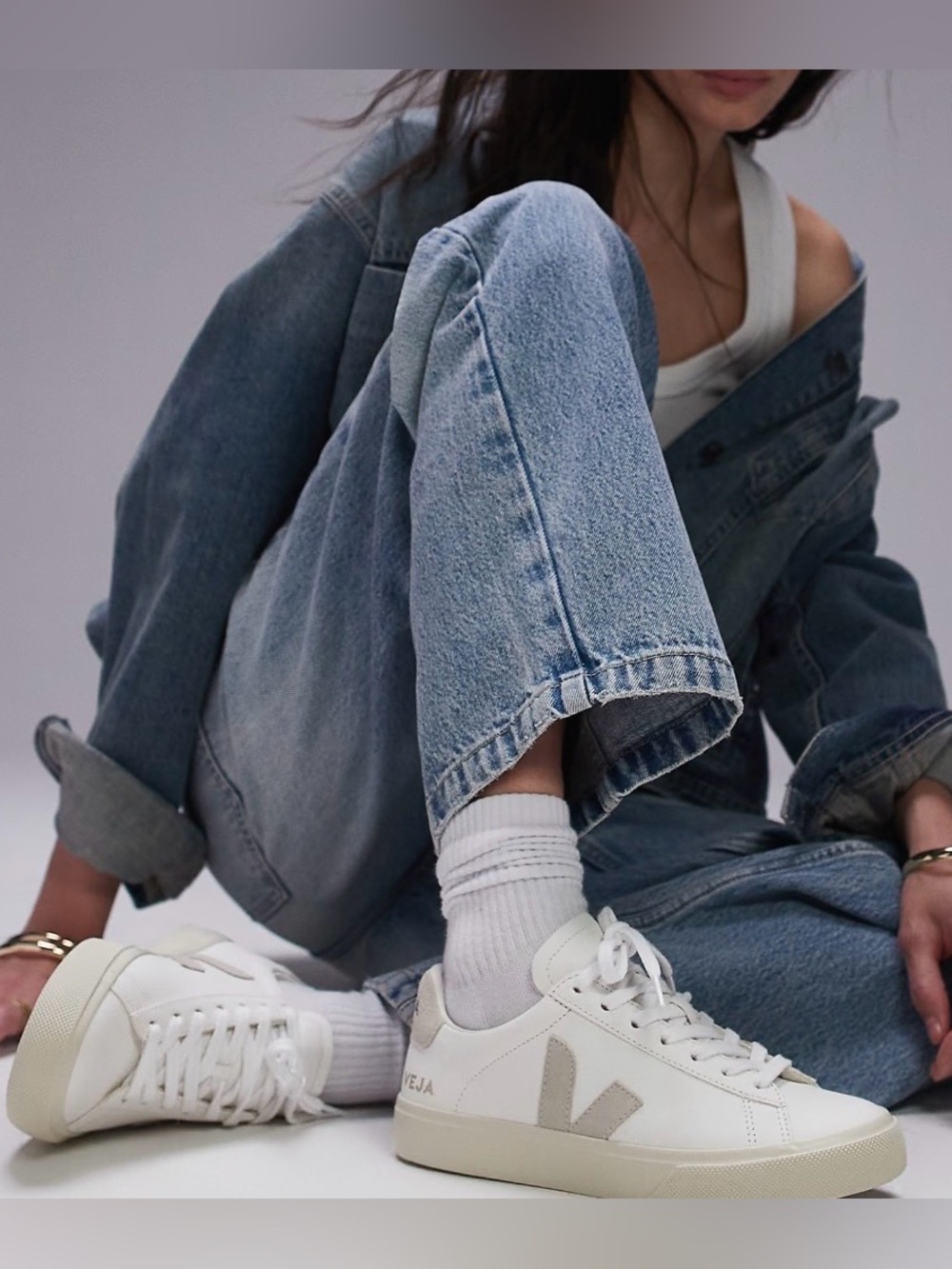 Veja campo. Clean girl aesthetic. Sustainable fashion. Street style. Minimalist.